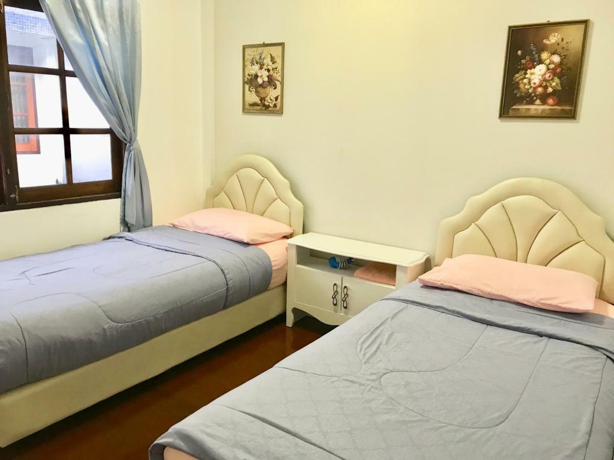 Sira'S House Hotel Bangkok Bagian luar foto