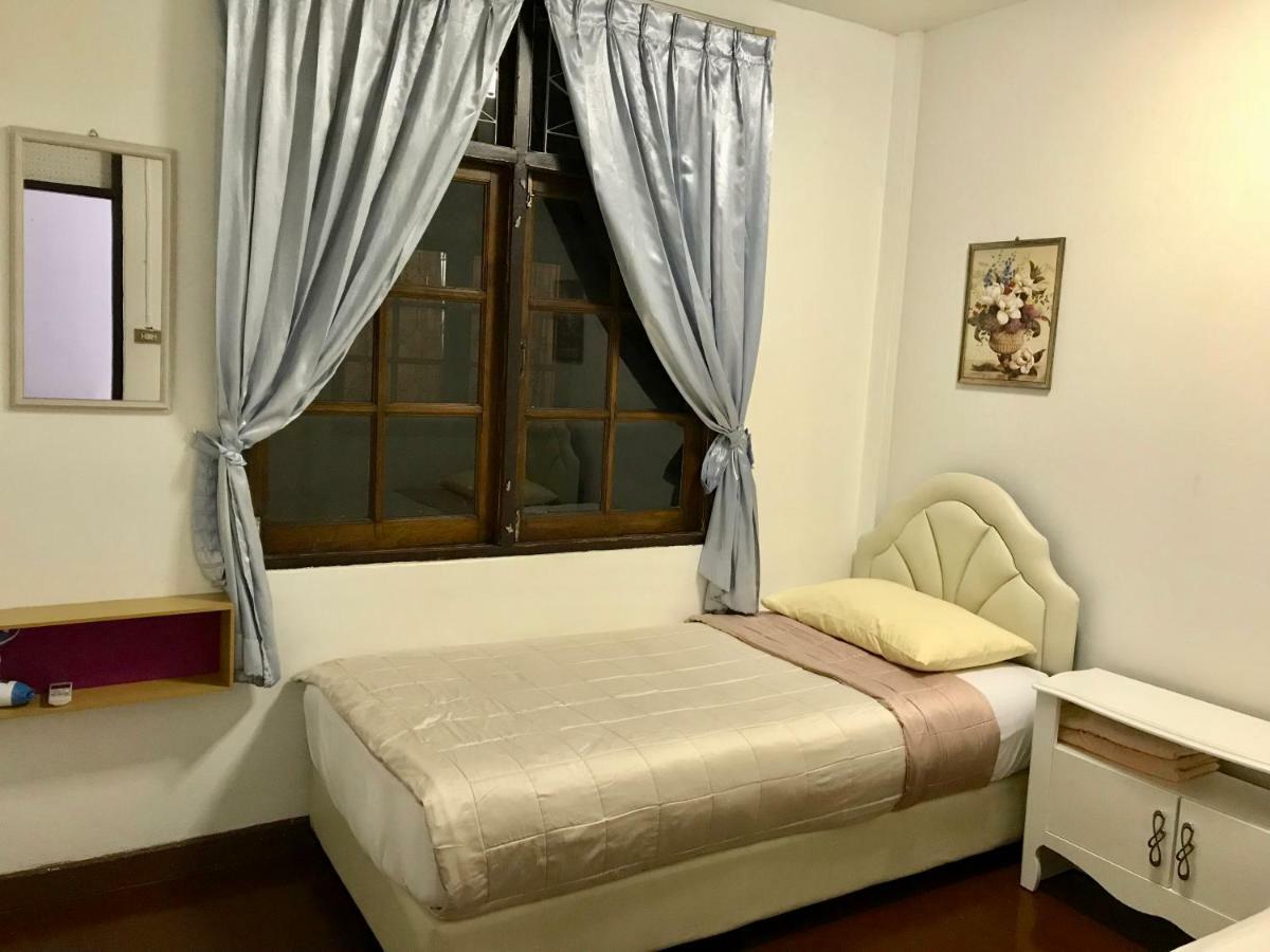 Sira'S House Hotel Bangkok Bagian luar foto
