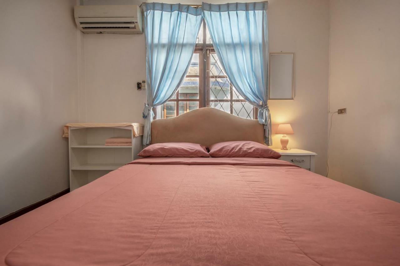 Sira'S House Hotel Bangkok Bagian luar foto