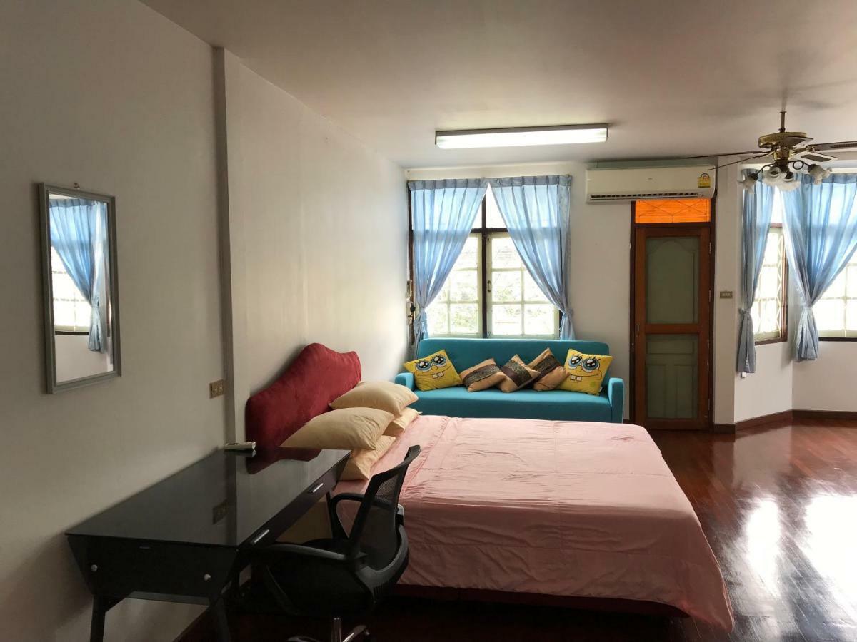 Sira'S House Hotel Bangkok Bagian luar foto